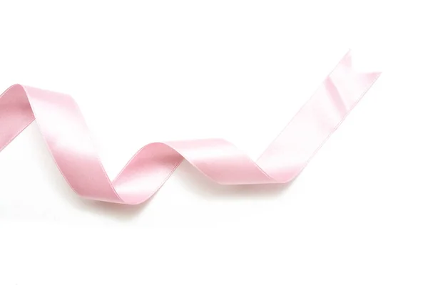 Розовый бант ленты в изолированных на белом — стоковое фото