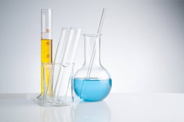 bitkisel ilaç doğal organik ve bilimsel cam ürünleri