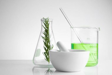 bitkisel ilaç doğal organik ve bilimsel cam ürünleri