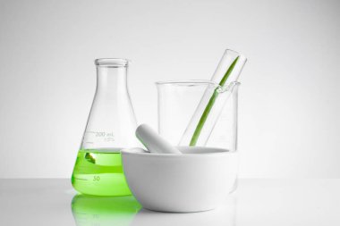 bitkisel ilaç doğal organik ve bilimsel cam ürünleri