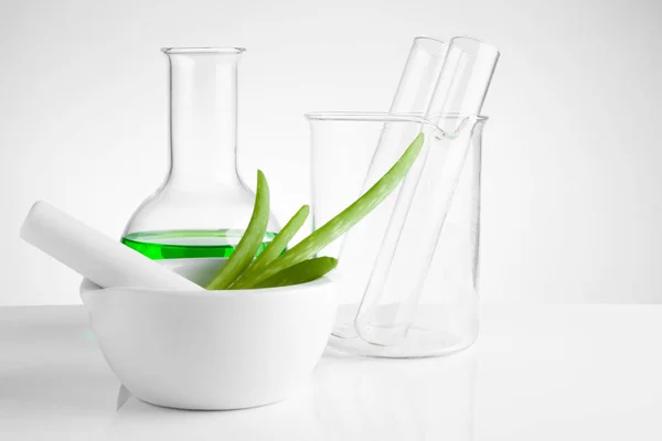 Obat herbal organik alami dan ilmiah gelas — Stok Foto
