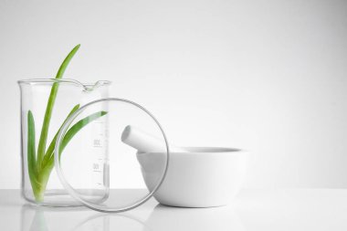 bitkisel ilaç doğal organik ve bilimsel cam ürünleri