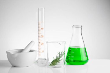 bitkisel ilaç doğal organik ve bilimsel cam ürünleri