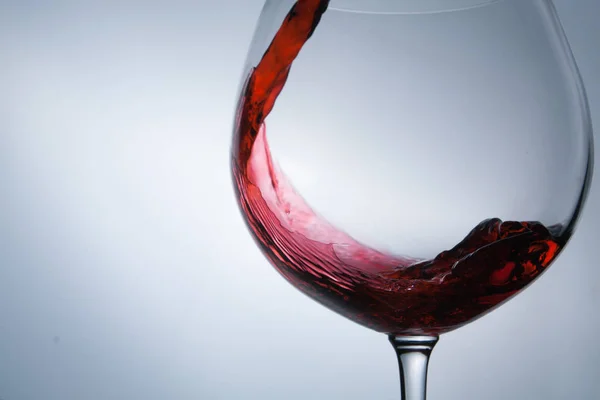 Wine being pouring into a glass closeup — Stock Photo, Image