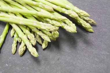 demet kuşkonmaz kayrak üzerine 