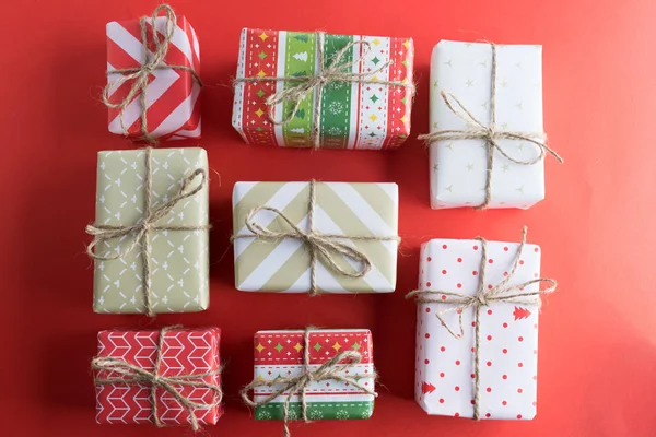 Bovenaanzicht van verschillende geschenkverpakkingen — Stockfoto