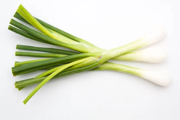 Zelené cibule, samostatný — Stock fotografie