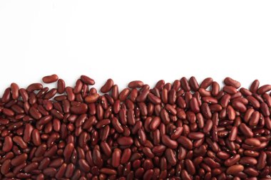 beyaz üzerine kırmızı fasulye 