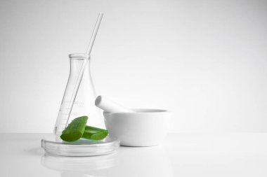 bitkisel ilaç doğal organik ve bilimsel cam ürünleri