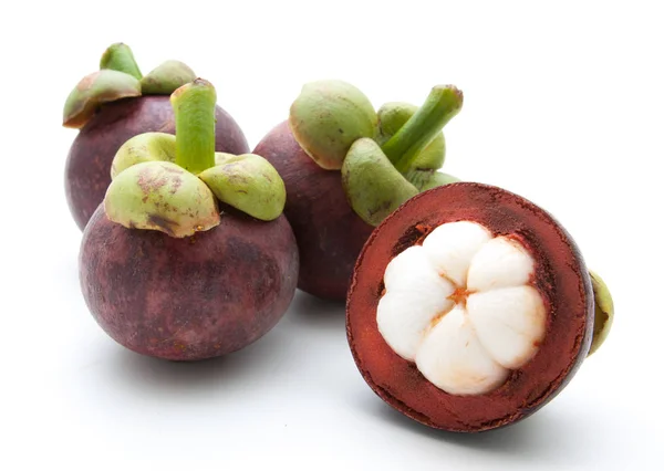 Mangosteen koningin van fruit op wit — Stockfoto