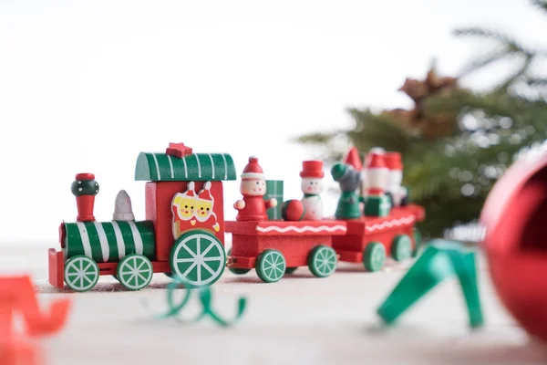 Speelgoed trein op houten voor Kerstmis — Stockfoto