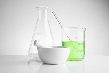 bitkisel ilaç doğal organik ve bilimsel cam ürünleri