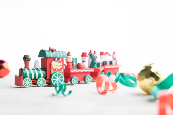 Speelgoed trein op witte achtergrond — Stockfoto