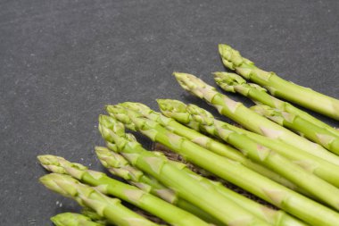 demet kuşkonmaz kayrak üzerine çuval üzerinde 