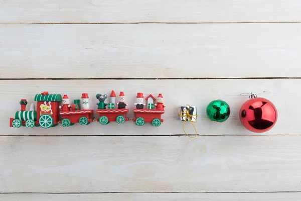 Campana di Natale e trenino giocattolo su legno — Foto Stock