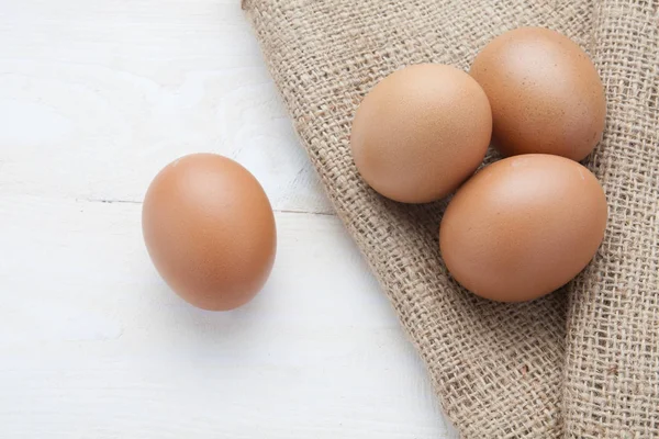 На мішок яйце — стокове фото