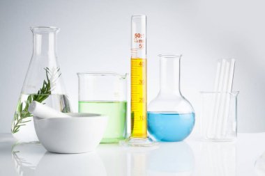 bitkisel ilaç doğal organik ve bilimsel cam ürünleri