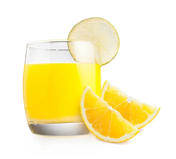 Приветственный напиток ананасовый сок изолирован на белом — стоковое фото