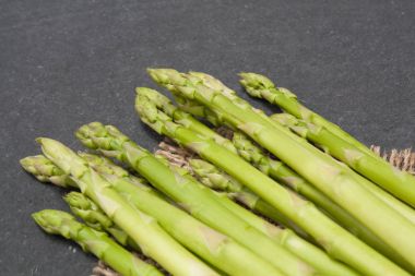 demet kuşkonmaz kayrak üzerine çuval üzerinde 