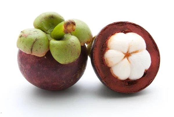 Mangostan królową owoców na białym — Zdjęcie stockowe