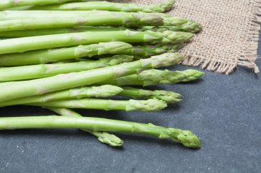 demet kuşkonmaz kayrak üzerine çuval üzerinde 