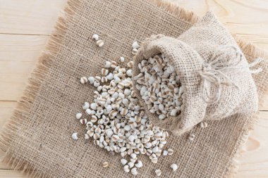 Ahşap ile kenevir çuval darı