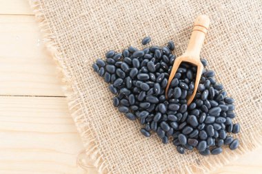 Kenevir çuval içinde siyah fasulye