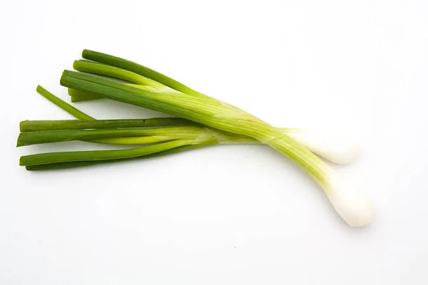 Zelené cibule, samostatný — Stock fotografie