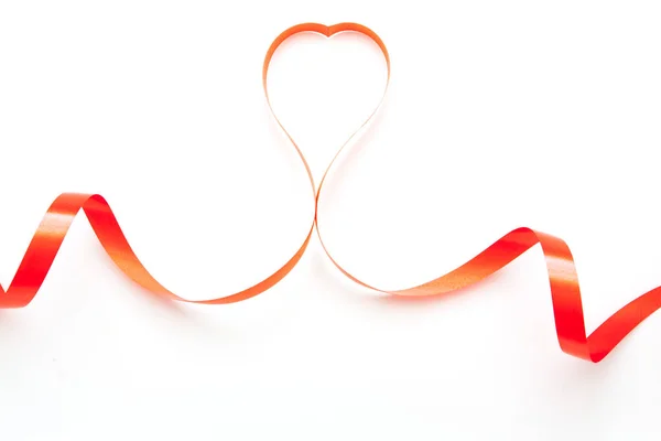 Wstążki, w kształcie serca na białym tle — Zdjęcie stockowe