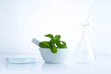 bitkisel ilaç doğal organik ve bilimsel cam ürünleri