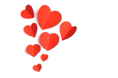 Beyaz izole kırmızı kağıt Kalpler