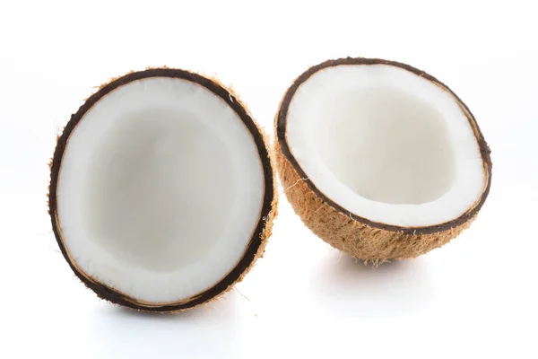 Noix de coco isolées sur le blanc — Photo