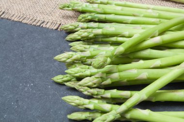 demet kuşkonmaz kayrak üzerine çuval üzerinde 