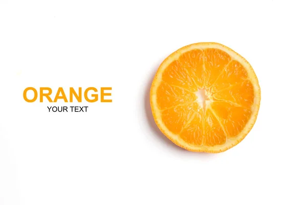 Rebanada redonda de fruta naranja aislada en blanco —  Fotos de Stock