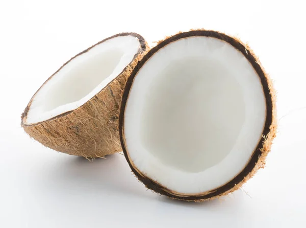 Noci di cocco isolate sul bianco — Foto Stock