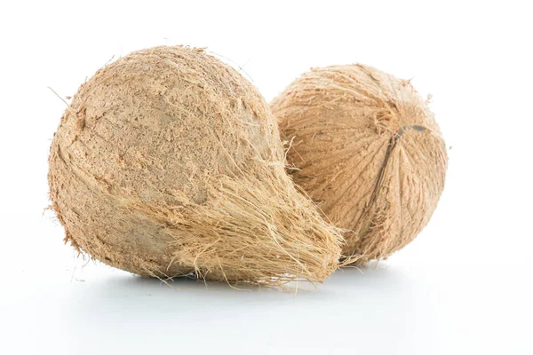 Noci di cocco isolate sul bianco — Foto Stock