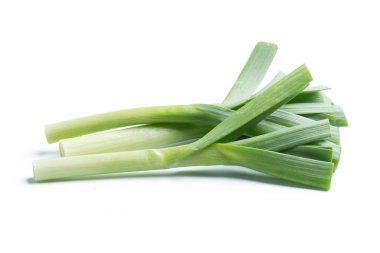beyaz izole genç-yeşil sarımsak
