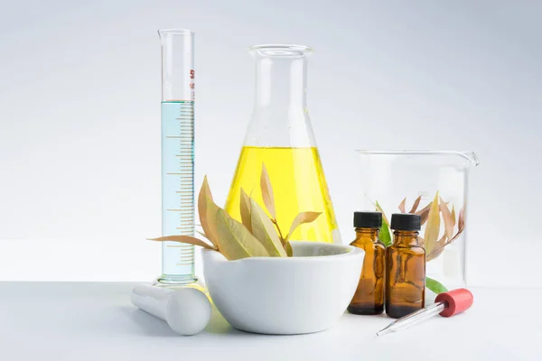 漢方薬自然有機および科学的なガラスの製品 — ストック写真