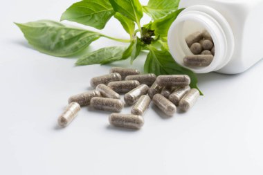 izole şişeden dökülmesini ot kapsül