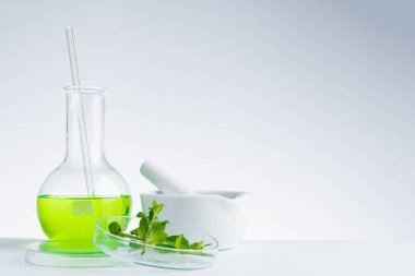 bitkisel ilaç doğal organik ve bilimsel cam ürünleri