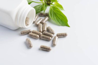 izole şişeden dökülmesini ot kapsül