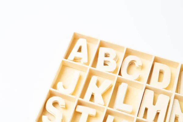 ABC letras de madeira Inglês no branco — Fotografia de Stock