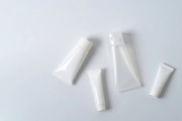 Λευκό ρεαλιστικό γυαλιστερό αισθητικό σωλήνες — Φωτογραφία Αρχείου