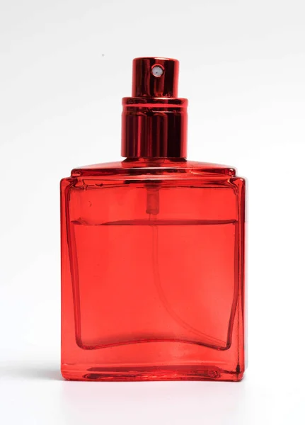 Flacon de parfum rouge isolé sur blanc — Photo