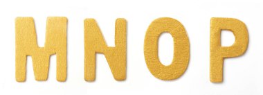 Altın yazı tipi alfabesi M, N, O, P beyaz üzerine