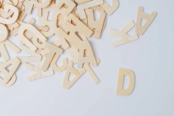 ABC letras de madeira Inglês no branco — Fotografia de Stock