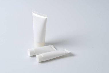 beyaz gerçekçi kozmetik tüpleri