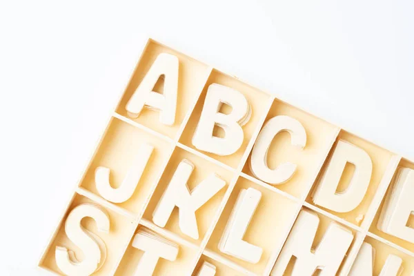 ABC letras de madeira Inglês no branco — Fotografia de Stock