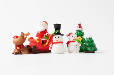 Noel Baba ve karlı ren geyiği.