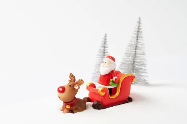 Santa Claus y renos con nieve — Foto de Stock